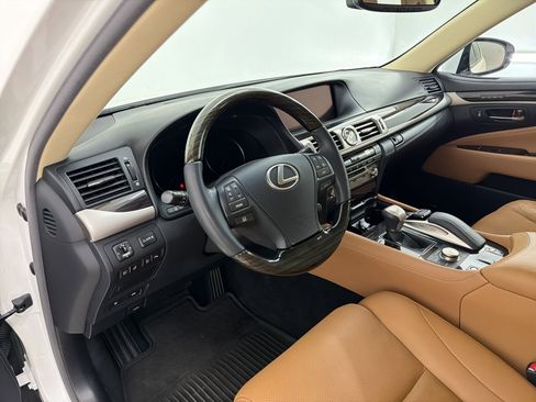 Used 2017 Lexus LS 460 w/ Comfort Package image 4