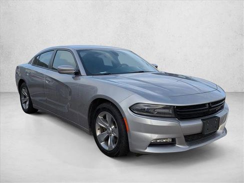 Used 2016 Dodge Charger SXT image 5