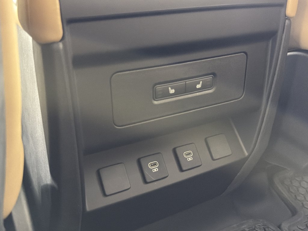 Certified 2025 Land Rover Defender 110 S AWD/4WD image 35