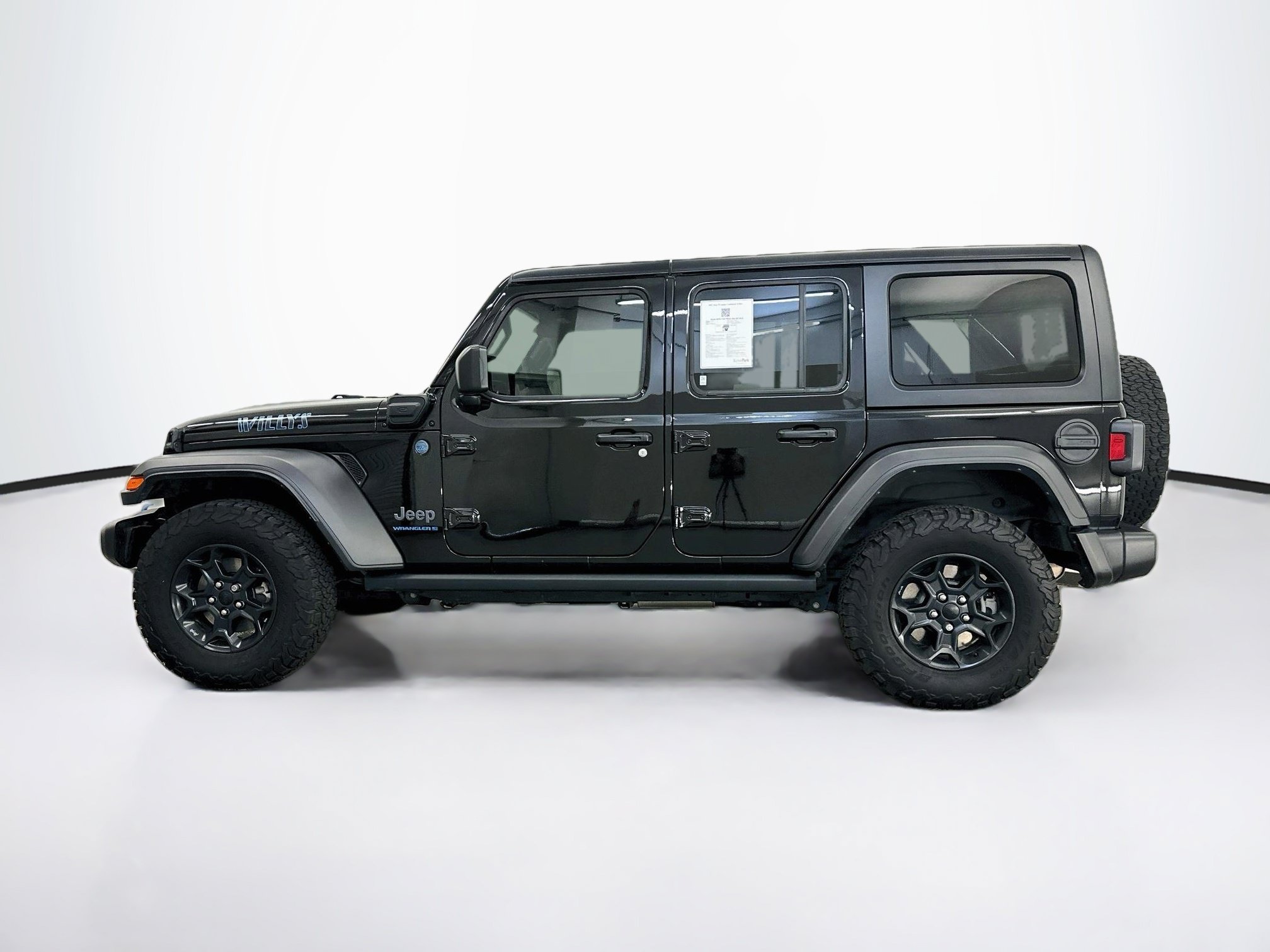 Used 2023 Jeep Wrangler Unlimited w/ Cold Weather Group AWD/4WD image 4