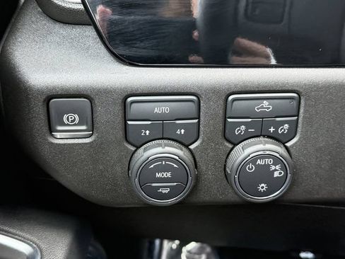 Used 2025 Chevrolet Silverado 1500 LT AWD/4WD image 22