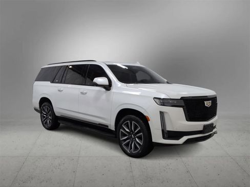 Used 2024 Cadillac Escalade ESV Sport image 2