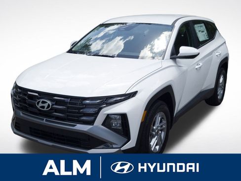 New 2025 Hyundai Tucson SE image 1