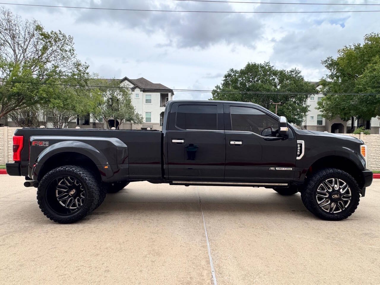 Used 2017 Ford F350 Platinum w/ Platinum Ultimate Package AWD/4WD image 6