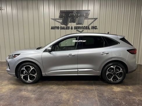 Used 2023 Ford Escape ST-Line Elite w/ Class II Trailer Tow Package image 3