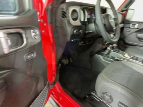 Used 2024 Jeep Wrangler Unlimited AWD/4WD image 21