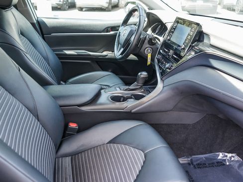 Used 2022 Toyota Camry SE w/ Carpet Mat Package (TMS) FWD image 14
