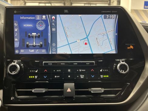 Used 2020 Toyota Highlander Limited AWD/4WD image 21