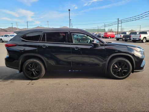 Used 2021 Toyota Highlander XLE image 24