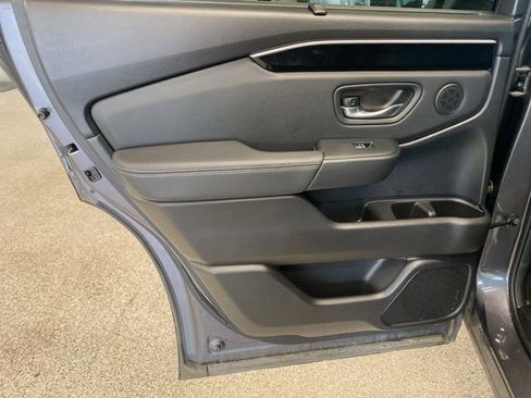 Used 2025 Honda Pilot EX-L image 36