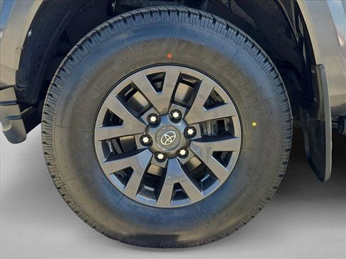 Used 2022 Toyota Tacoma SR5 w/ Technology Package RWD image 22