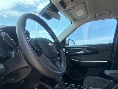 Used 2022 Chevrolet TrailBlazer LT w/ Confidence II Package FWD image 37