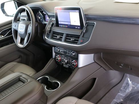 Used 2021 GMC Yukon XL SLT w/ SLT Premium Package image 48