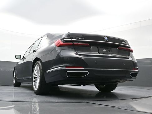 Used 2022 BMW 740i xDrive w/ Premium Package image 26