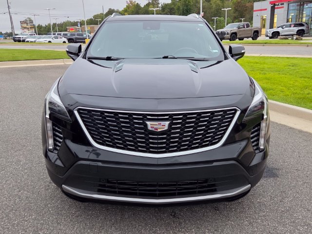 Used 2023 Cadillac XT4 Premium Luxury FWD image 2