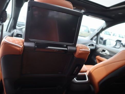 New 2026 Chrysler Pacifica Pinnacle image 18