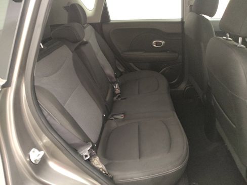 Used 2018 Kia Soul + FWD image 19
