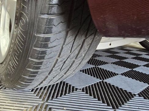 Used 2016 Chrysler 200 Limited image 38