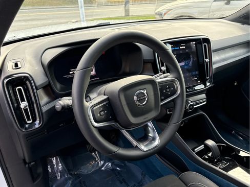 Used 2023 Volvo XC40 Recharge Plus image 10