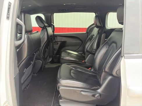 Used 2024 Chrysler Pacifica Limited FWD image 39