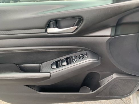 Used 2020 Nissan Altima 2.5 S FWD image 13