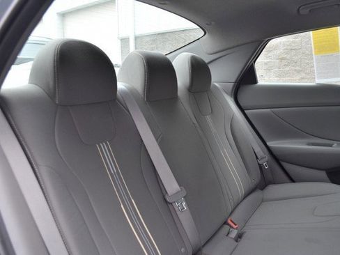 Used 2023 Hyundai Elantra Blue image 34