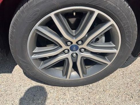 Used 2019 Ford Edge Titanium w/ Equipment Group 301A AWD/4WD image 4