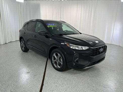 Used 2023 Ford Escape ST-Line w/ Tech Pack #1 AWD/4WD image 7