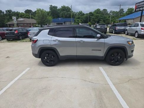 Used 2020 Jeep Compass Latitude image 3