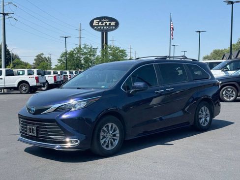 Used 2024 Toyota Sienna XLE w/ XLE Plus Package AWD/4WD image 3
