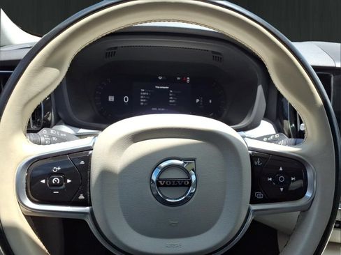 Used 2023 Volvo XC60 B5 Core FWD image 25