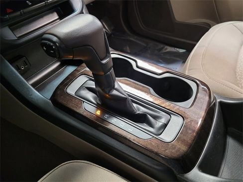 Used 2020 GMC Canyon SLE w/ SLE Convenience Package image 31