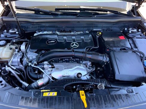 Used 2023 Mercedes-Benz GLB 250 image 31