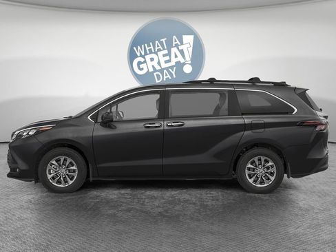 New 2026 Toyota Sienna XLE AWD/4WD image 3