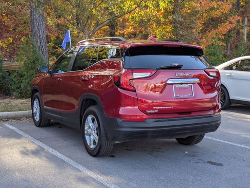 Used 2023 GMC Terrain SLE w/ Driver Convenience Package image 5