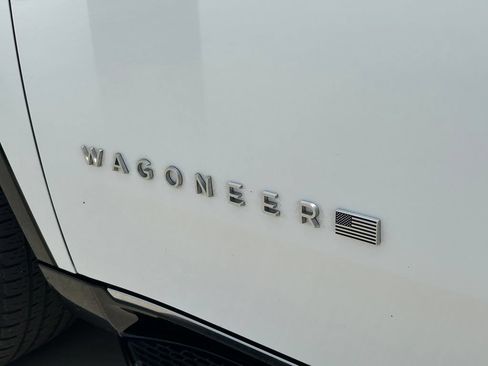 Used 2024 Jeep Wagoneer L Series II w/ Flexible Seating Group AWD/4WD image 17