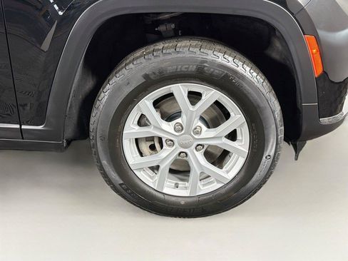 Used 2023 Jeep Grand Cherokee L Limited AWD/4WD image 37