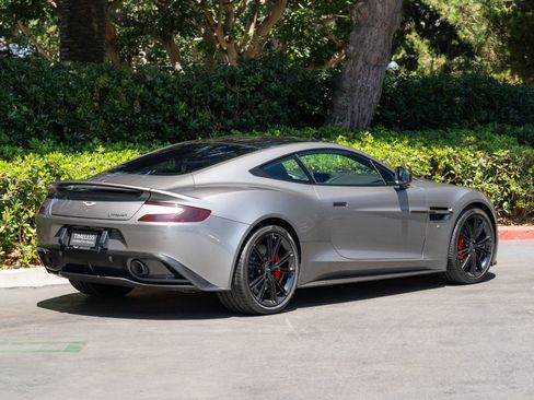 Used 2014 Aston Martin Vanquish Coupe image 3
