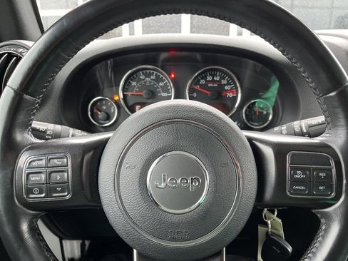 Used 2018 Jeep Wrangler Unlimited Rubicon image 35