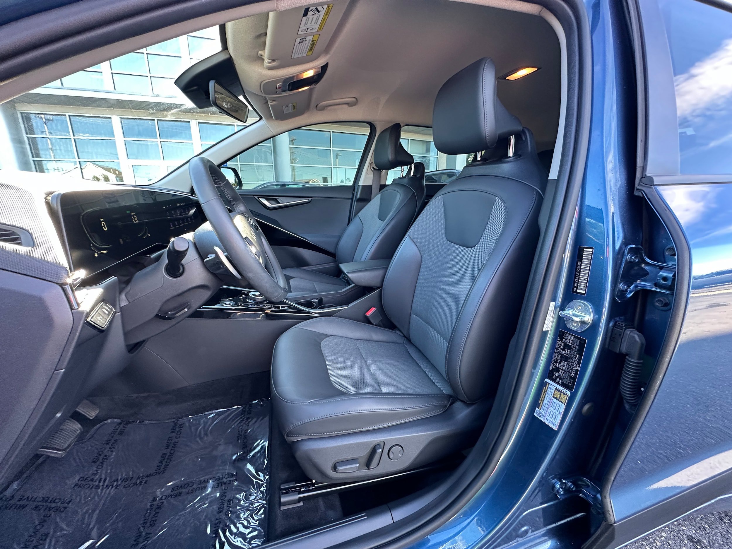 Used 2023 Kia Niro EX w/ EX Cold Weather Package FWD image 23