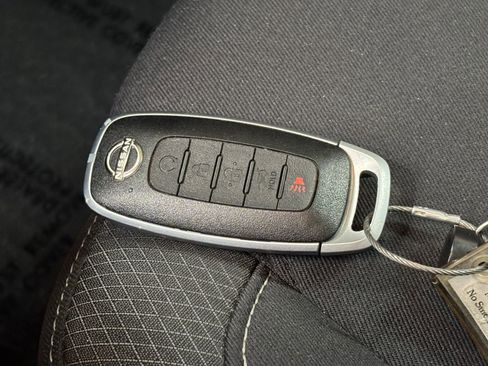 Used 2025 Nissan Pathfinder SV AWD/4WD image 27