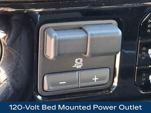 Used 2025 Chevrolet Silverado 3500 High Country AWD/4WD image 18