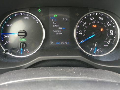 Used 2021 Toyota RAV4 LE AWD/4WD image 2