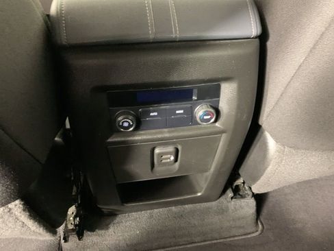 Used 2021 Chevrolet Traverse LT image 33