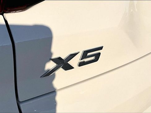 Used 2021 BMW X5 xDrive40i w/ M Sport Package AWD/4WD image 22