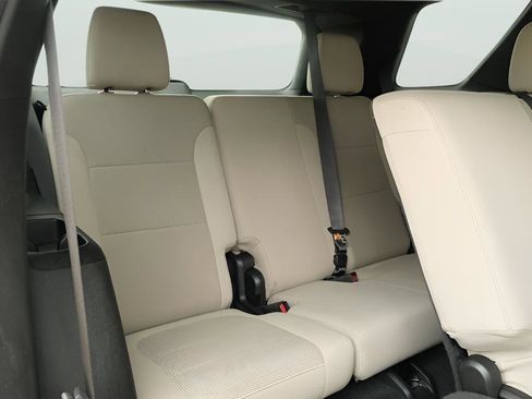 Used 2023 Chevrolet Traverse LS image 31