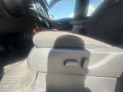 Used 2024 Nissan Frontier PRO-4X w/ Technology Package image 12