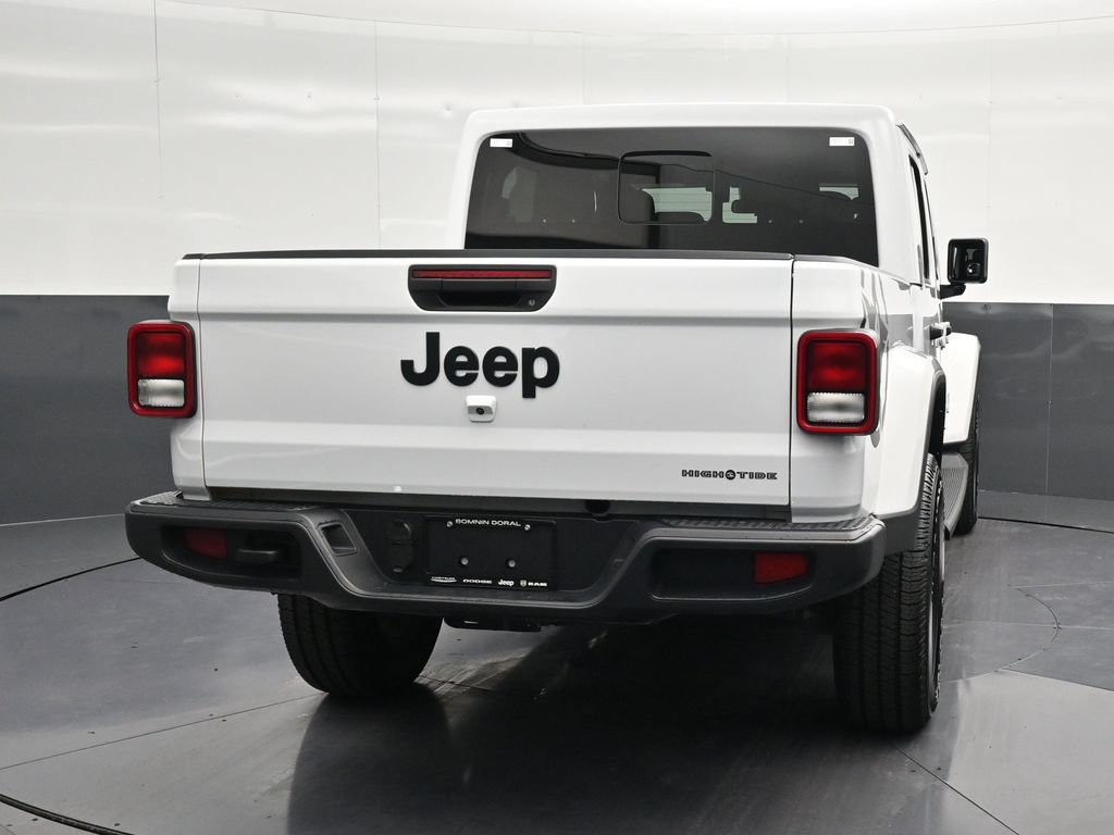 Used 2025 Jeep Gladiator Sport AWD/4WD image 2
