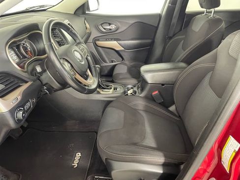 Used 2017 Jeep Cherokee Latitude w/ Comfort/Convenience Group image 2