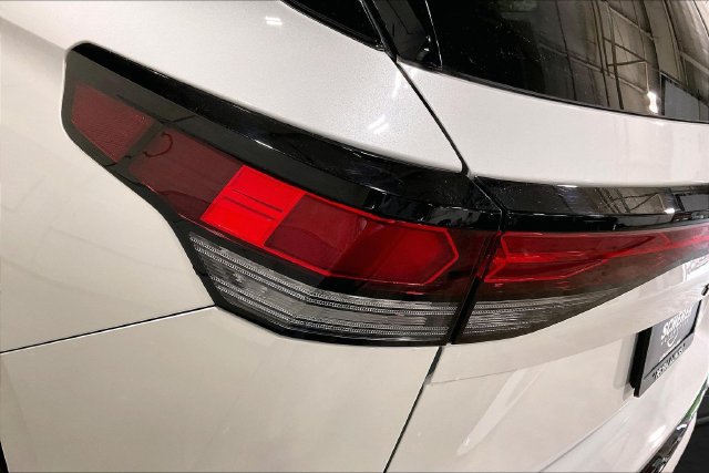 Used 2025 Volkswagen Tiguan SE R-Line AWD/4WD image 30